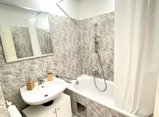 Cosy Near Schoenbrunn & Meidlinger Market Апартаменти