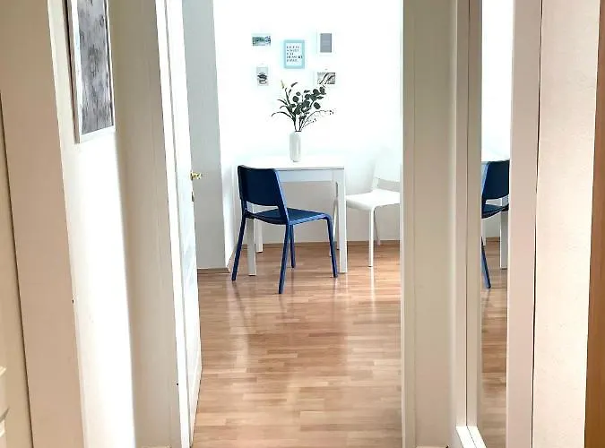 Апартаменти Cosy Near Schoenbrunn & Meidlinger Market *
