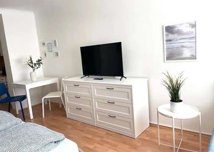 Апартаменти Cosy Near Schoenbrunn & Meidlinger Market